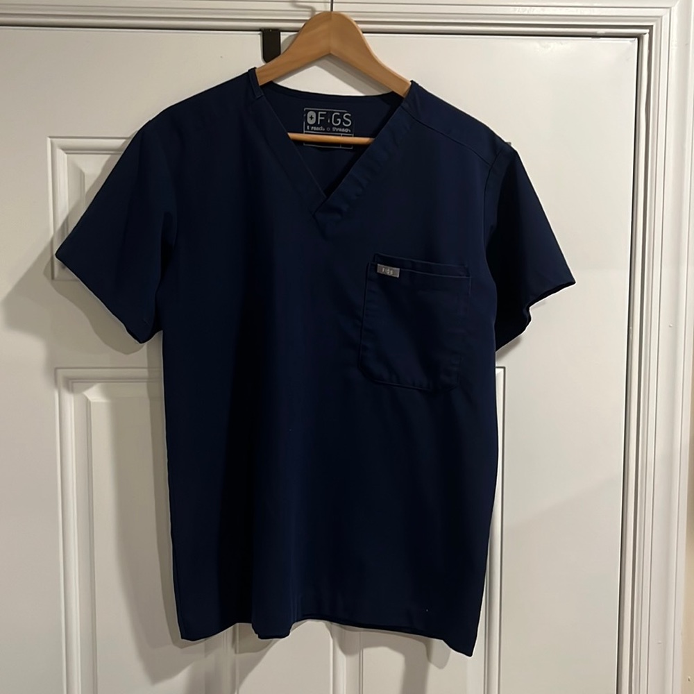 Men’s small size figs scrub top